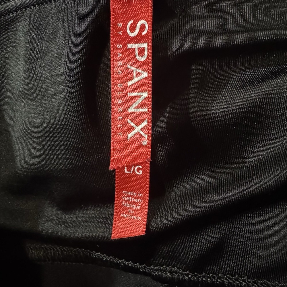 Spanx Crop Leggings Black Women's Size L Measures 30" x‎ 26" Stretch Slimming - Picture 3 of 6